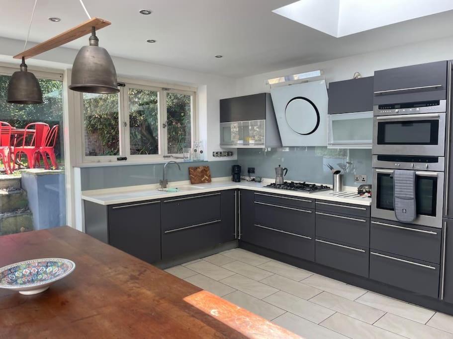 Beautiful London Victorian House, Sleeps 12 Βίλα Εξωτερικό φωτογραφία