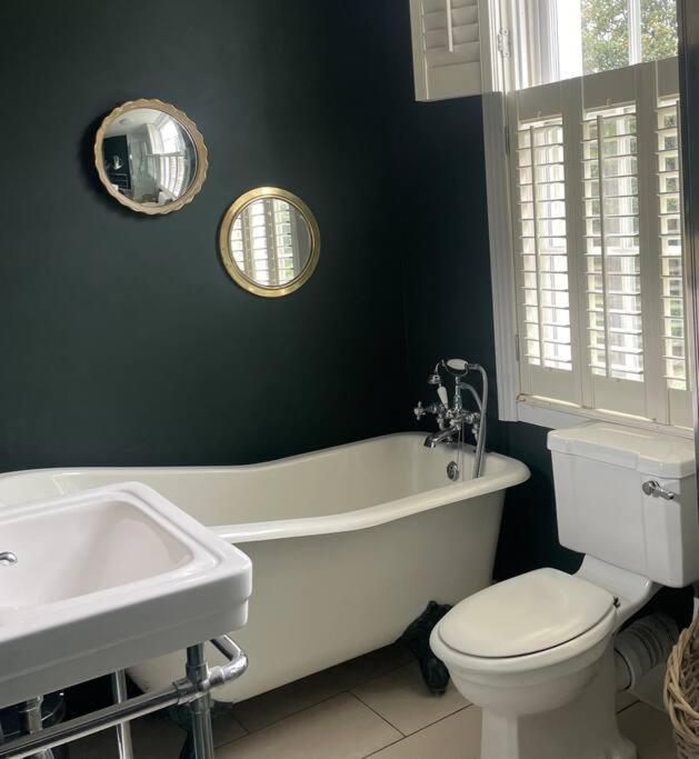Beautiful London Victorian House, Sleeps 12 Βίλα Εξωτερικό φωτογραφία